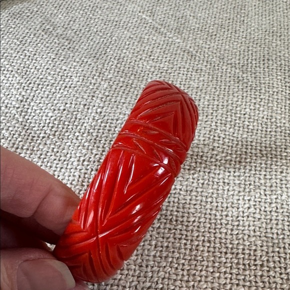 Vintage Accessories Bundle – Satin Scarf, Cotton Gloves & 3 Carved Bangles - Picture 8 of 14